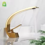 Torneira Banheiro Metal design curvo dourada - Imagem 2